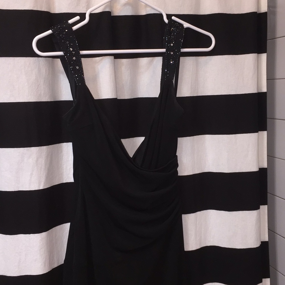 LAUNDRY BY SHELLI SEGAL black dress w/embroidery